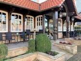 Hoteleingang - Einmalig im Weserbergland: 34 Zimmer Landhotel im Schwarzwaldstil