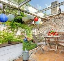 Besondere Wohnung im Bungalowstil in Neuss mit Terrasse, Garten und Photovoltaik Besondere Wohnung im Bungalowstil in Neuss mit Terrasse, Garten und Photovoltaik