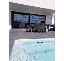 Hochwertige Doppelhaushälfte mit Pool und Sauna in ruhiger Lage von Gärtringen