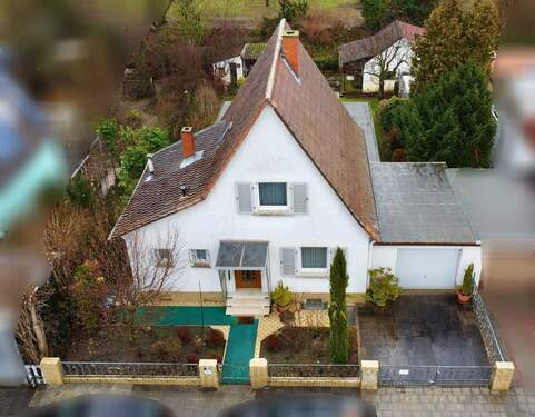 Frontansicht - Familienfreundliches Haus mit großem Grundstück