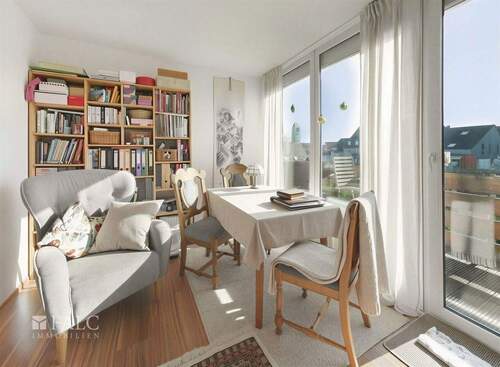 Wohnzimmer - 1 Zimmer Mehrfamilienhaus, Wohnhaus zum Kaufen in Köln