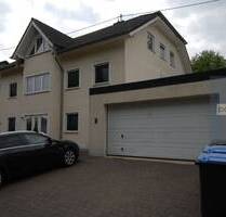 Attraktives 2-Familienhaus mit Pool und großem Grundstück in ruhiger Lage - Newel Butzweiler