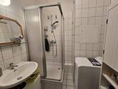 Bad mit Dusche - 