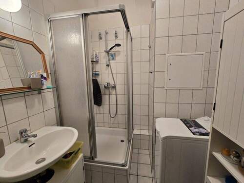 Bad mit Dusche - 