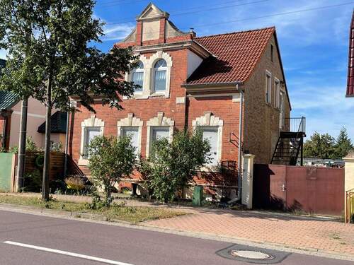 Vorderansicht - Ein-Zweifamilienhaus in Güsen - 71.000,00 EUR Kaufpreis, ca.  150,00 m² Wohnfläche