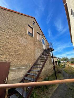 Giebel mit Treppe in das DG - 
