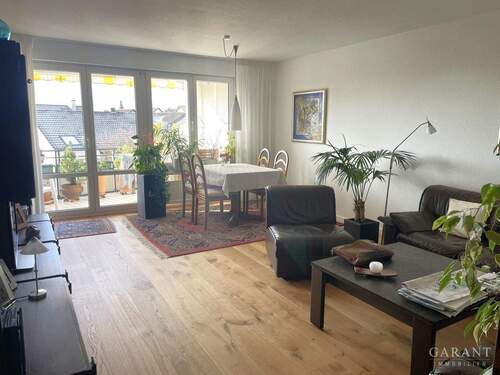 Wohnzimmer Richtung Balkon - 3 Zimmer Etagenwohnung in Hemmingen