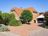 Auffahrt und Carport - 