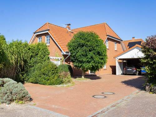 Auffahrt und Carport - 