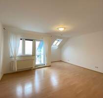 1-Raum-Wohnung mit Balkon, Dusche und Stellplatz in Naumburg