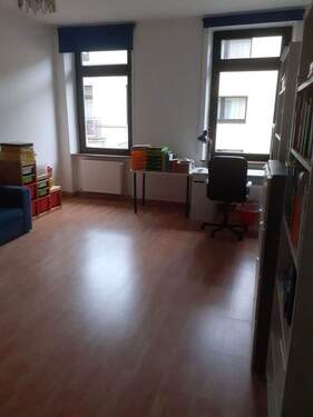 Kinder- bzw. Arbeitszimmer - 