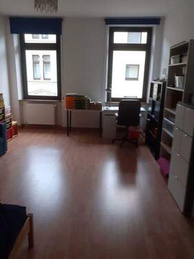Kinder- bzw. Arbeitszimmer - 