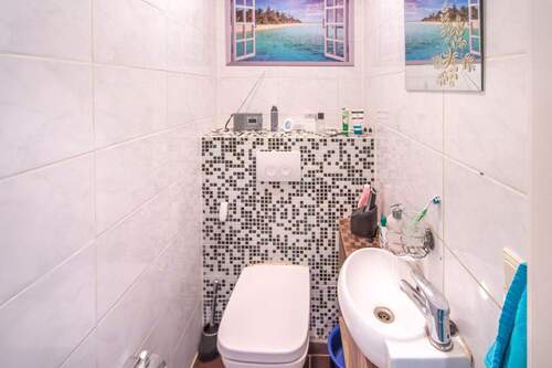 Modernes Gäste-WC - 