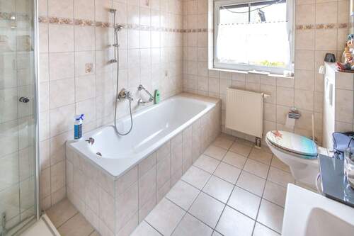 Wannen-, Duschbad Ansicht 1 - 