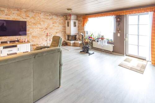 Wohnzimmer mit Ausgang zur Süd-West-Terrasse - 