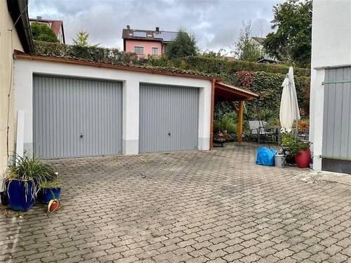 Hof - 8 Zimmer Einfamilienhaus in Stegaurach