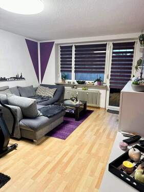 Wohnbereich mit Zugang Südwestbalkon ähnlich - Provisionsfrei! Freiwerdende und gepflegte 4-Zimmer-Wohnung mit schönem Südwestbalkon und ca. 100 qm in Nürnberg Katzwang