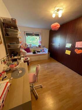 Komfortables Kinderzimmer ähnlich - 4 Zimmer Etagenwohnung in Nürnberg