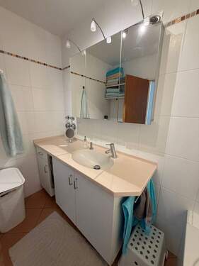 Bad mit Wanne - 
