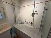 Bad mit Wanne - 
