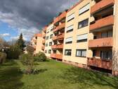 Außenansicht - Sehr gepflegte und ansprechende 3-Zimmer-Wohnung mit Balkon und Garage