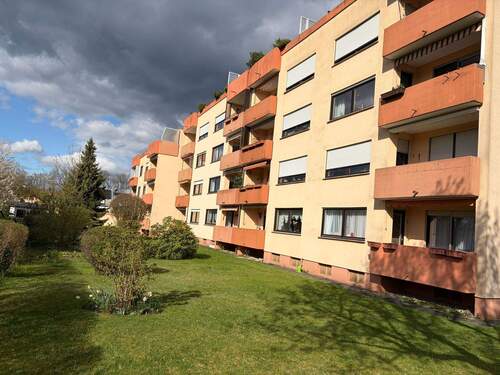 Außenansicht - Sehr gepflegte und ansprechende 3-Zimmer-Wohnung mit Balkon und Garage