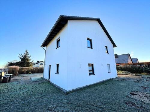 Außenansicht Nord-West - 4 Zimmer Einfamilienhaus zum Kaufen in Uehlfeld