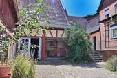 Hofansicht - 1 Zimmer Mehrfamilienhaus, Wohnhaus zum Kaufen in Burgbernheim