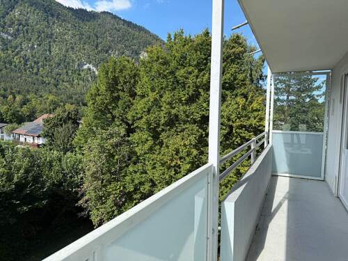 Ausblick Balkon - Großzügige 3-Zimmer-Wohnung mit Süd-West-Balkon & Tiefgarage