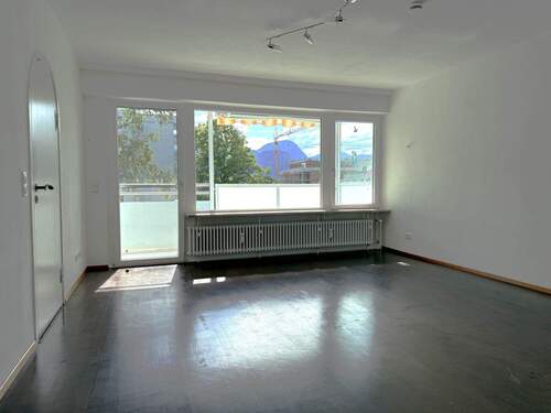 Wohnzimmer - 3 Zimmer Etagenwohnung zum Kaufen in Bad Reichenhall