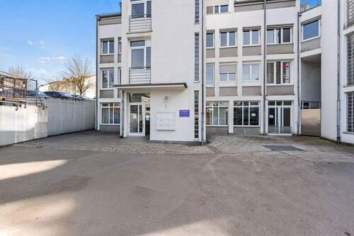 Fensterfront Eingang - 2 Zimmer Gewerbeobjekt (Büro, Produktion, Verkauf) in Bad Waldsee