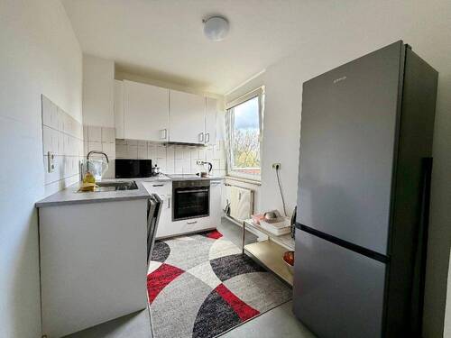 Küche mit Einbauküche - 3 Zimmer Etagenwohnung zur Miete in Frankfurt am Main