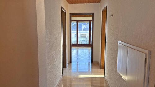 Flur mit Garderobenplatz - 3 Zimmer Etagenwohnung zur Miete in Reutlingen / Ohmenhausen