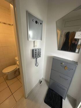 Windfang u. WC - 3 Zimmer Etagenwohnung zum Kaufen in Erlangen