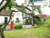 Hausansicht mit Wintergarten und Garten - Großzügiges Einfamilienhaus mit Wintergarten, Sauna und Doppelgarage - toller, großer Garten - in Wallersdorf - zentrale Lage