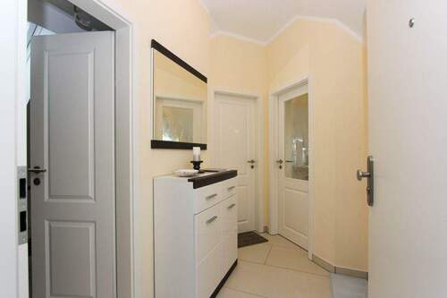 Flur - 2 Zimmer Etagenwohnung in Prerow