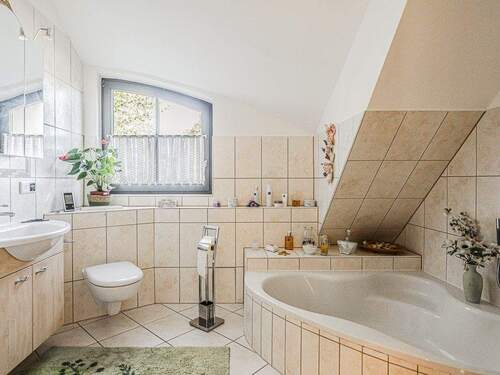 Wannenbad im Obergeschoss - 