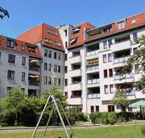 Schöne Etagenwohnung mit zwei Zimmern mit Westbalkon unweit vom Weißensee - Berlin