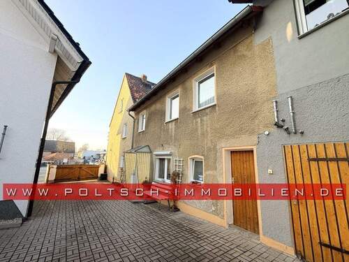 Hofansicht - 6 Zimmer Mehrfamilienhaus, Wohnhaus in Königshofen