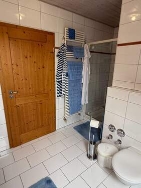 Bad mit Dusche Ansicht II - 