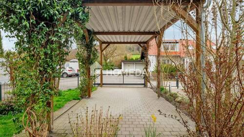 Carport - 7 Zimmer Einfamilienhaus zum Kaufen in Hohenfels