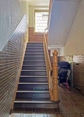 Treppenhaus - 1 Zimmer Mehrfamilienhaus, Wohnhaus zum Kaufen in Leverkusen