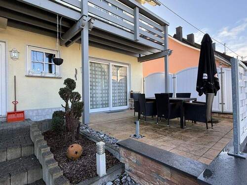 großzügige Terrasse - 9 Zimmer Mehrfamilienhaus, Wohnhaus in Herschbach