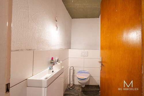 Gäste Wc - 9 Zimmer Doppelhaushälfte in Rothselberg