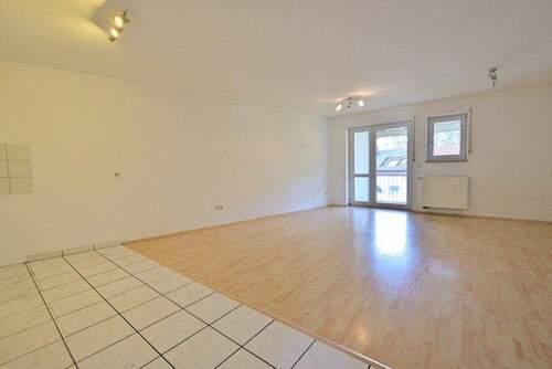 Wohn-Ess-Kochbereich - 1 Zimmer Etagenwohnung zum Kaufen in Rednitzhembach