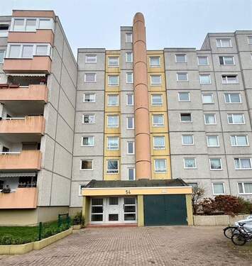 Hausansicht vorne - Bezugsfreie 2-Zimmer-Whg. mit Essdiele, Abstellraum und Balkon Helsinkistraße, Kiel
