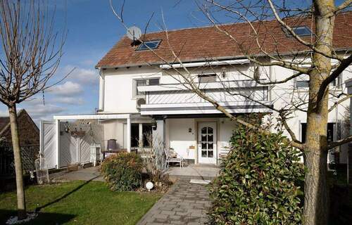 Hausansicht v. vorne - Reizvolles Einfamilienhaus am Ortsrand