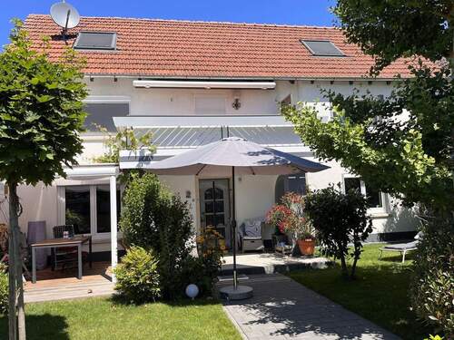 Hausansicht Sommer - 5 Zimmer Einfamilienhaus in Sörgenloch