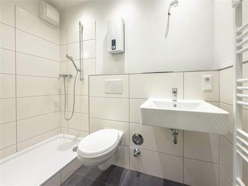 Badezimmer - 3 Zimmer Etagenwohnung zum Kaufen in Düsseldorf