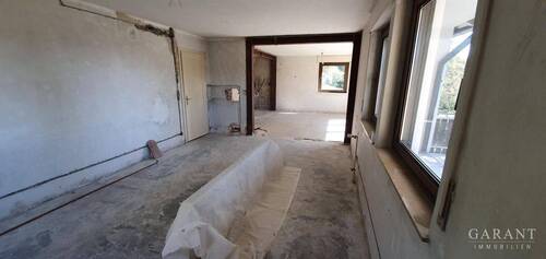 Blick vom Wohn in den Essbereich in - 